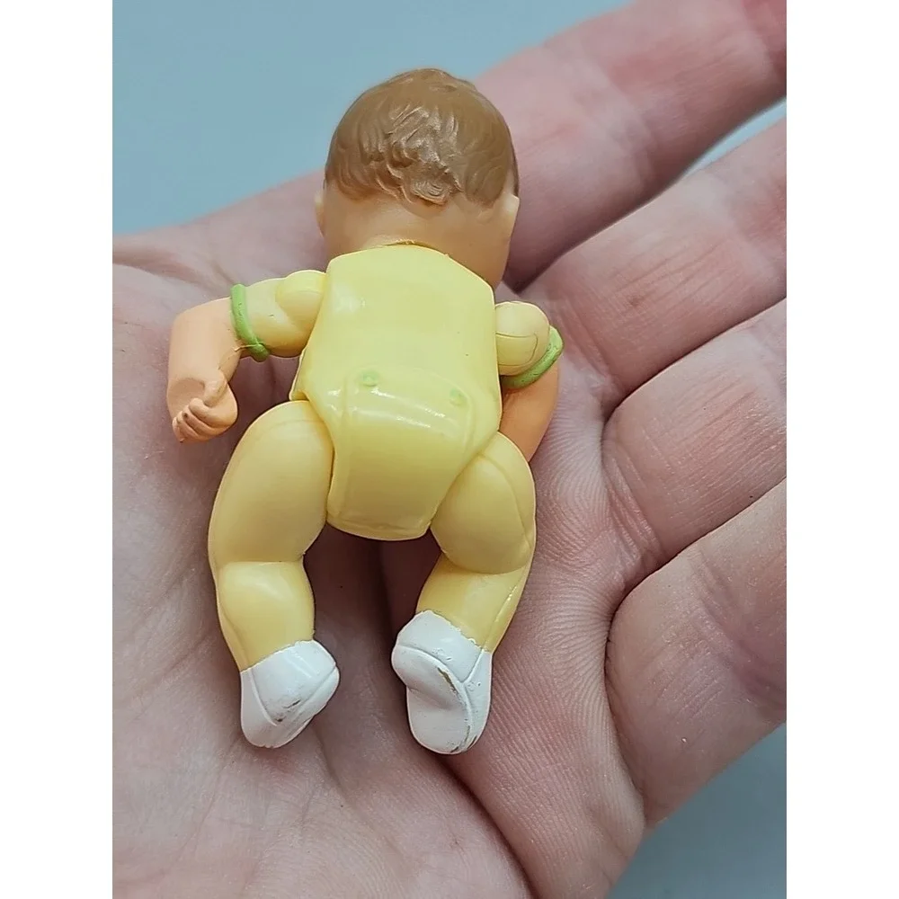 Fisher Price Loving Family Figures 2 Babies Toddler 2 Girls  5 Piece Lot Vintage